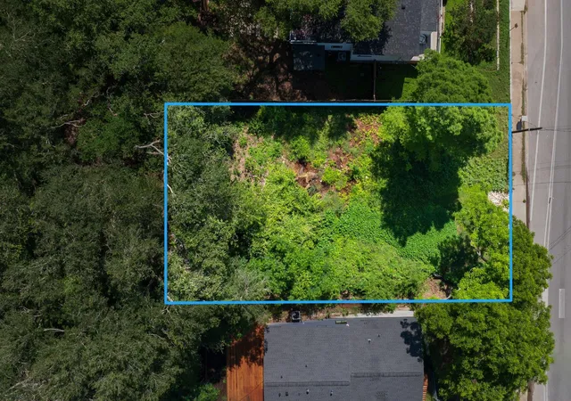 Photo 2 of Land for sale at 3600 Oak Springs Dr, Austin, TX 78721 | MLS# 6011777 | Listing updated on 2026-05-28