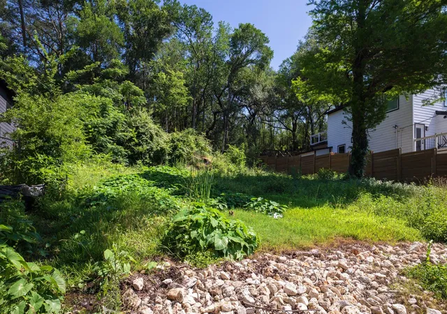 Photo 4 of Land for sale at 3600 Oak Springs Dr, Austin, TX 78721 | MLS# 6011777 | Listing updated on 2026-10-10