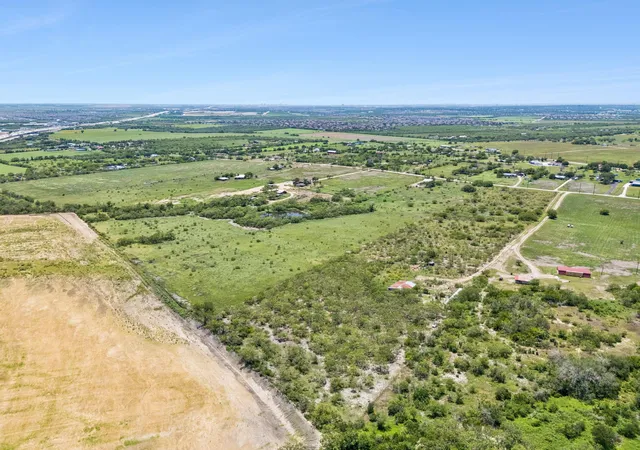 Photo 3 of House for sale at 6580 Pfeil Rd, Schertz, TX 78154 | MLS# 5466977 | Listing updated on 2026-09-19