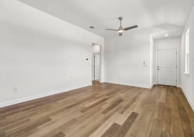 Photo 3 of Single family home for sale at 367 Porter Country Pkwy, Buda, TX 78610 | MLS# 2245193 | Listing updated on 2026-09-18