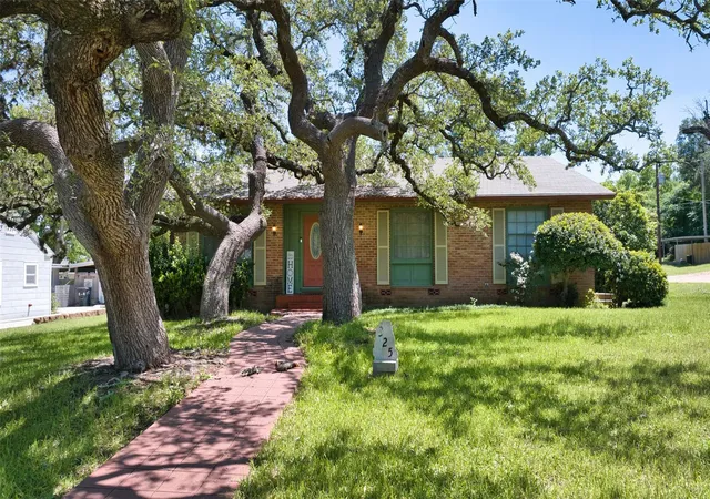 Photo 1 of Single family home for sale at 325 E Rainey St, Mason, TX 76856 | MLS# 4382681 | Listing updated on 2026-09-02