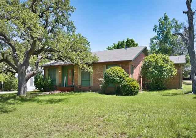 Photo 3 of Single family home for sale at 325 E Rainey St, Mason, TX 76856 | MLS# 4382681 | Listing updated on 2026-09-02