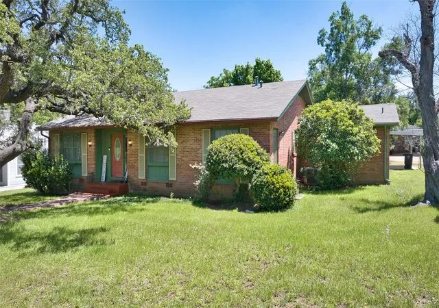 Photo 4 of Single family home for sale at 325 E Rainey St, Mason, TX 76856 | MLS# 4382681 | Listing updated on 2026-09-02