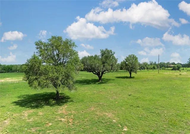 2nd image of 2612 Roosevelt Dr, Luling, TX 78648 | MLS# 4924219