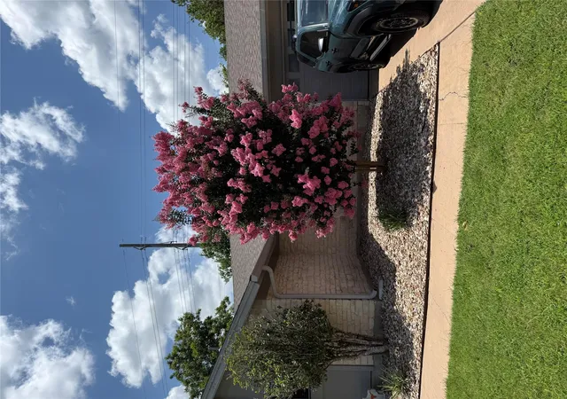 Photo 2 of Single family home for sale at 1002 Deep Wood Dr, Round Rock, TX 78681 | MLS# 4051474 | Listing updated on 2026-10-08