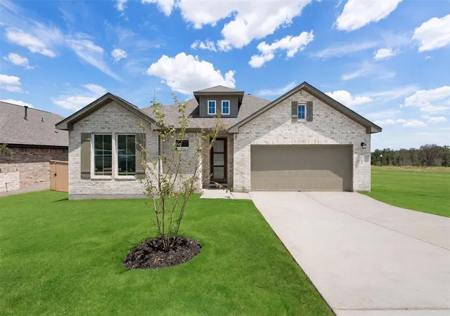 Photo 3 of Single family home for sale at 131 Maravillas Crk Ln, Bastrop, TX 78602 | MLS# 3887329 | Listing updated on 2026-08-23