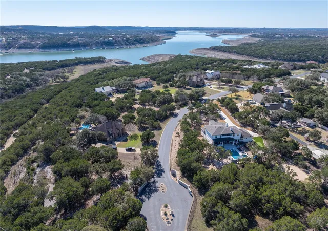 Photo 4 of Single family home for sale at 8211 Moon Rise Trl, Jonestown, TX 78645 | MLS# 9522177 | Listing updated on 2026-08-30