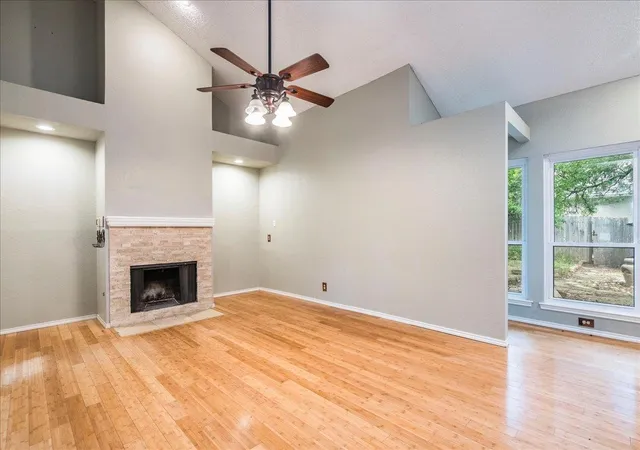Listing Photo 5 - Condo for sale in building located at 3809 Spicewood Springs Rd, Austin, TX 78759 - Unit #127