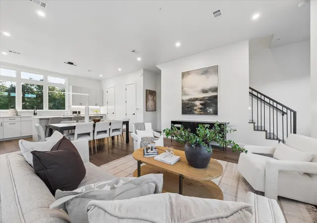 Listing Photo 4 - Condo for sale in building located at 4101 Menchaca Rd, Austin, TX 78704 - Unit #205