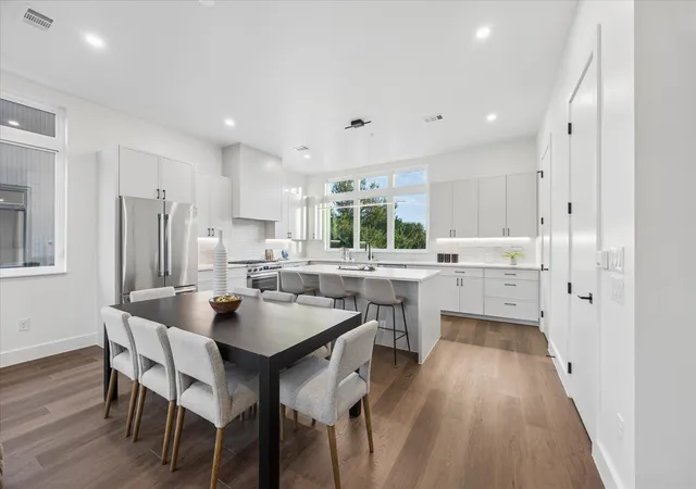 Listing Photo 5 - Condo for sale in building located at 4101 Menchaca Rd, Austin, TX 78704 - Unit #205