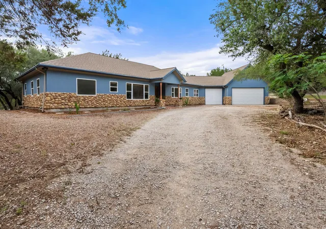 Photo 2 of Single family home for sale at 200 Vista W Ranch Rd, Dripping Springs, TX 78620 | MLS# 9182352 | Listing updated on 2026-06-11
