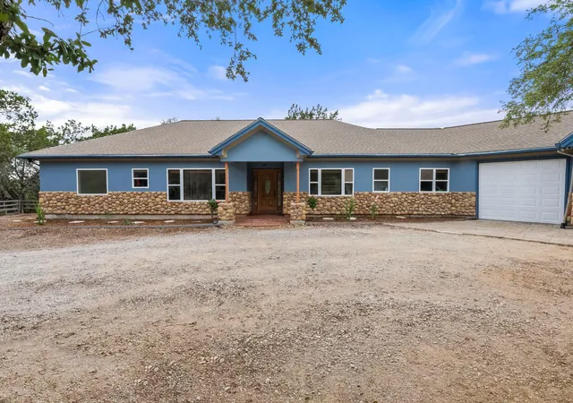 Photo 3 of Single family home for sale at 200 Vista W Ranch Rd, Dripping Springs, TX 78620 | MLS# 9182352 | Listing updated on 2026-06-11