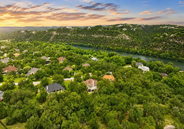 Photo 3 of Mansion for sale at 2901 Demona Dr, Austin, TX 78733 | MLS# 6982111 | Listing updated on 2026-08-30