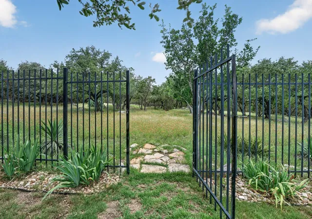 Homes for sale in Spicewood, TX | 21721 Agarito Ln, Spicewood, TX 78669 | MLS# 2426527