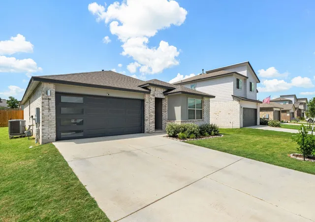 Photo 1 of Single family home for sale at 1117 Tipton St, Georgetown, TX 78633 | MLS# 5814638 | Listing updated on 2026-09-29