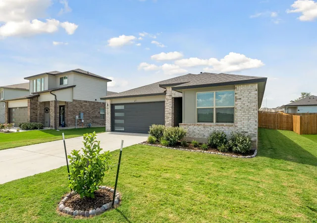 Photo 3 of Single family home for sale at 1117 Tipton St, Georgetown, TX 78633 | MLS# 5814638 | Listing updated on 2026-09-29