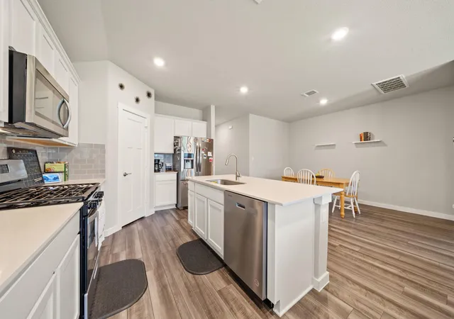 Photo 4 of Single family home for sale at 1117 Tipton St, Georgetown, TX 78633 | MLS# 5814638 | Listing updated on 2026-09-29