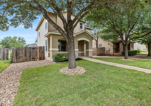 2nd image of 5705 Viewpoint Dr, Austin, TX 78744 | MLS# 7230815