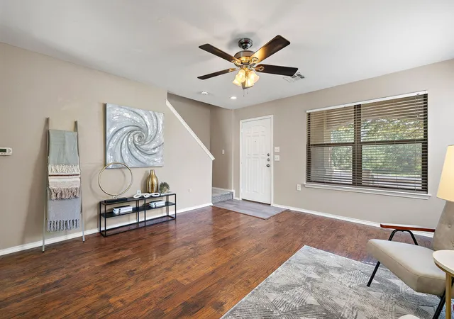 4th image of 5705 Viewpoint Dr, Austin, TX 78744 | MLS# 7230815
