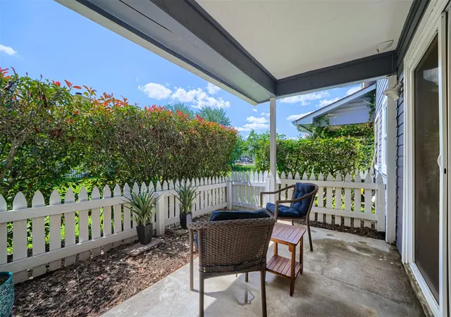 Listing Photo 2 - Condo for sale in building located at 1601 Faro Dr, Austin, TX 78741 - Unit #2401