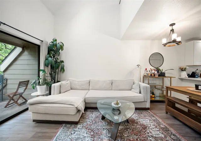 Listing Photo 4 - Condo for sale in building located at 1135 Barton Hls Dr, Austin, TX 78704 - Unit #355