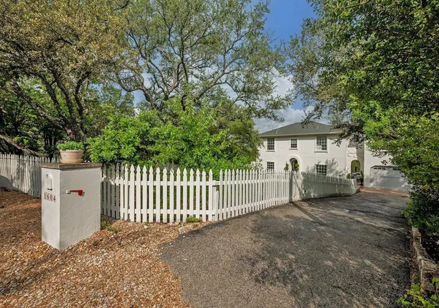 Photo 4 of Single family home for sale at 1604 Cliffwood Dr, Austin, TX 78733 | MLS# 6838640 | Listing updated on 2026-08-24