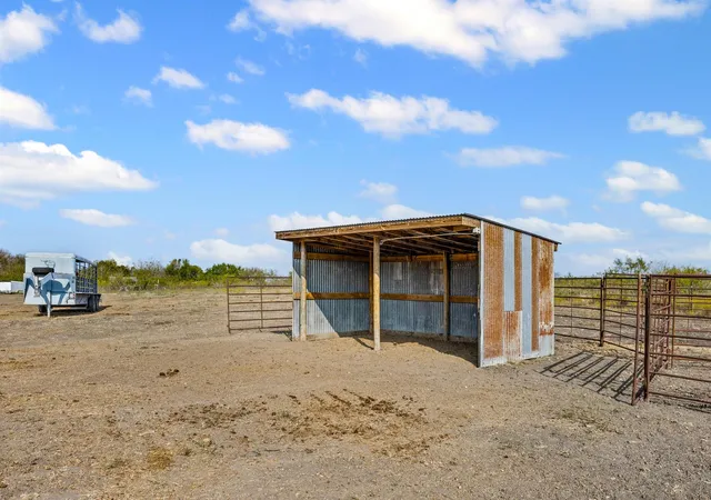 Photo 2 of House for sale at 13800 Hokanson Rd, Del Valle, TX 78617 | MLS# 6778007 | Listing updated on 2026-07-31