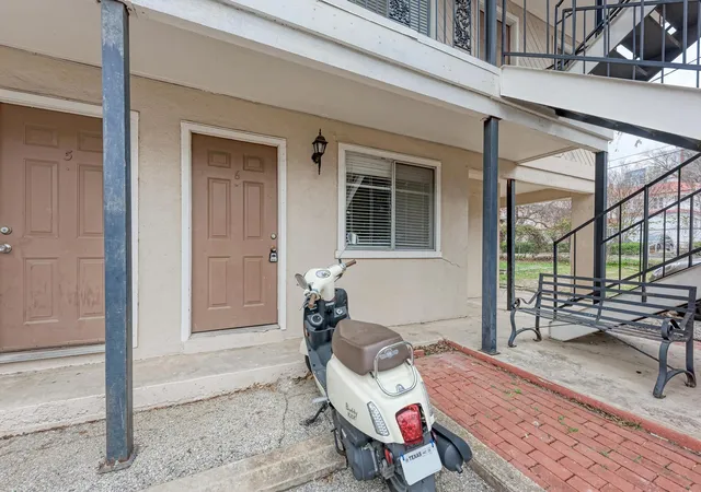 3rd image of 1010 W 23Rd St, Austin, TX 78705
