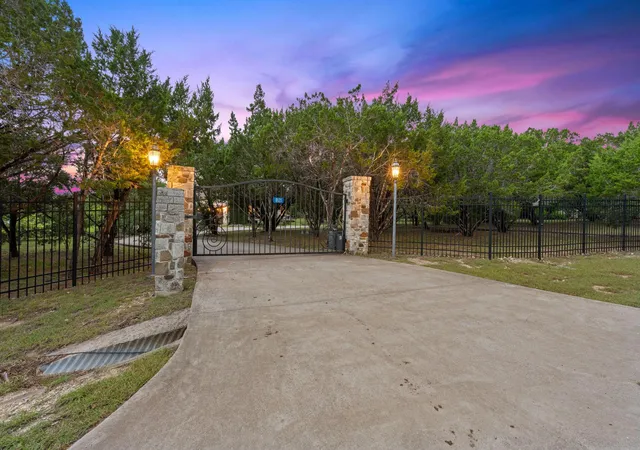 4th image of 8121 Bluff Trl, Austin, TX 78737 | MLS# 6932067
