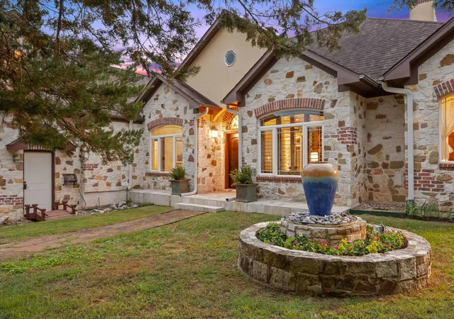 5th image of 8121 Bluff Trl, Austin, TX 78737 | MLS# 6932067