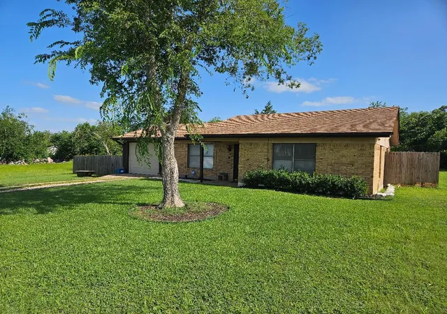 3rd image of 101 Brown St, Elgin, TX 78621 | MLS# 4671606