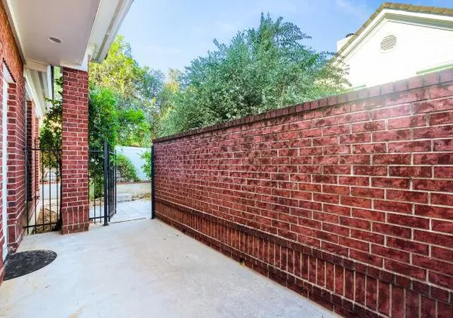 Listing Photo 5 - Condo for sale in building located at 4010 Long Champ Dr, Austin, TX 78746 - Unit #22