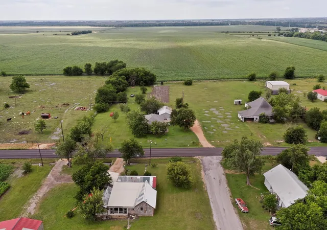 2nd image of 711 E Clark St, Bartlett, TX 76511 | MLS# 8993281