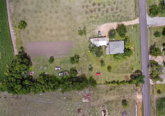 4th image of 711 E Clark St, Bartlett, TX 76511 | MLS# 8993281