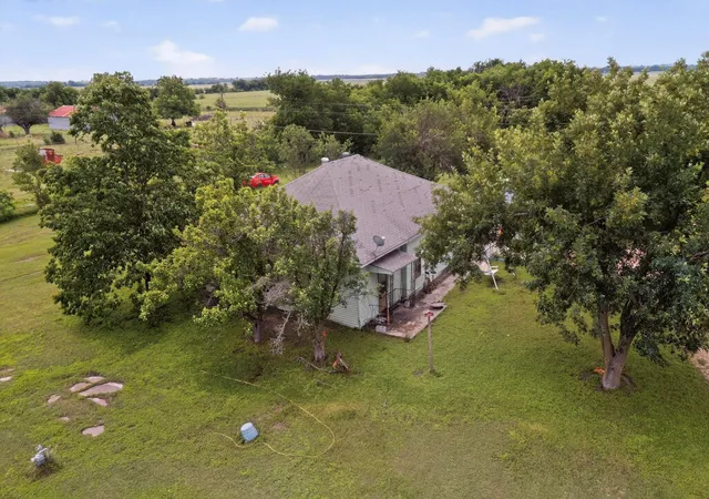 5th image of 711 E Clark St, Bartlett, TX 76511 | MLS# 8993281