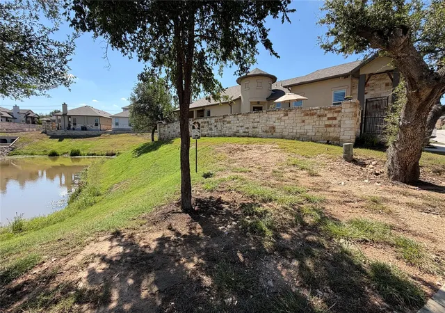 Listing Photo 3 - Condo for sale in building located at 132 Mexican Olive Dr, Georgetown, TX 78628 - Unit #G