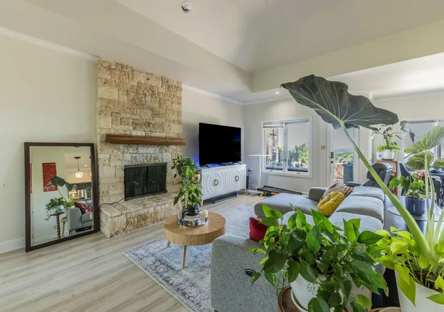 Photo 3 of Single family home for sale at 1703 Clubhouse Hl Dr, Spicewood, TX 78669 | MLS# 4987293 | Listing updated on 2026-06-08