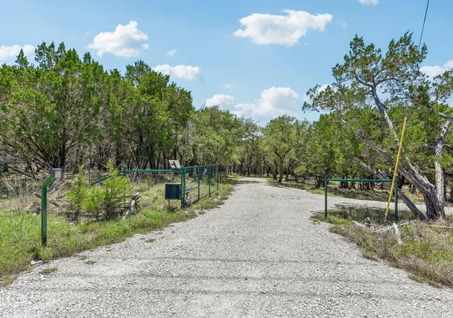 Photo 4 of Single family home for sale at 501 Oak Knob Dr, Wimberley, TX 78676 | MLS# 2714428 | Listing updated on 2026-08-01