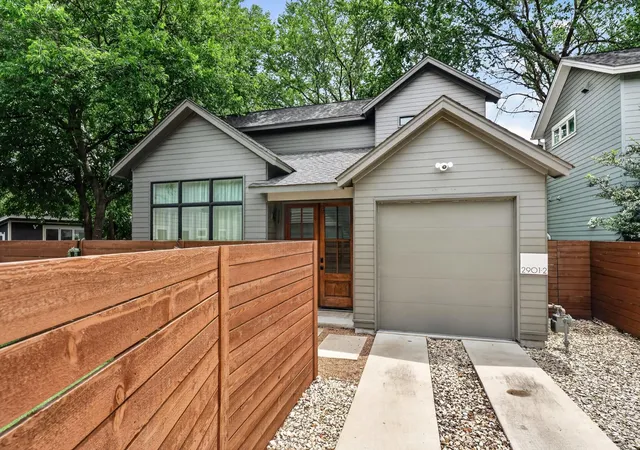 3rd image of 2901 Castro St #2, Austin, TX 78702 | MLS# 9855054