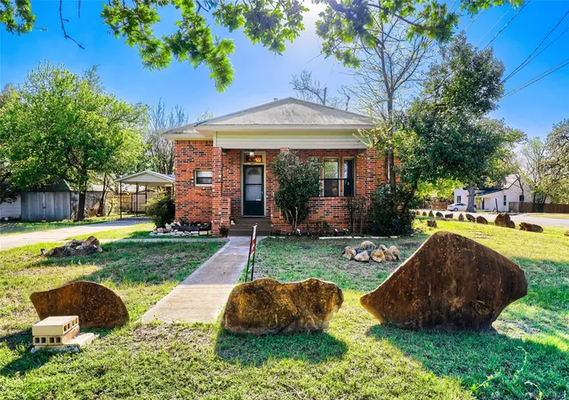 2nd image of 208 N Avenue B, Elgin, TX 78621 | MLS# 2827878