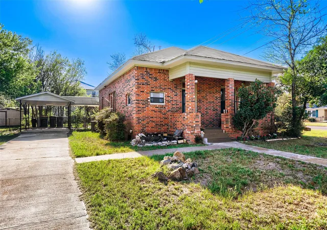 3rd image of 208 N Avenue B, Elgin, TX 78621 | MLS# 2827878