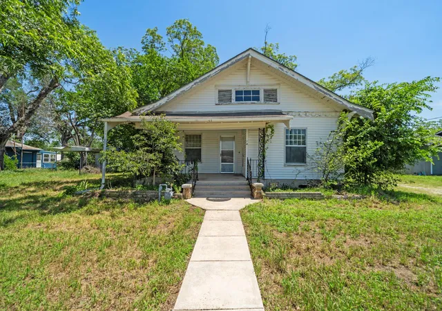 Homes for sale in Rockdale, TX | 619 W Bell Ave, Rockdale, TX 76567 | MLS# 4670925