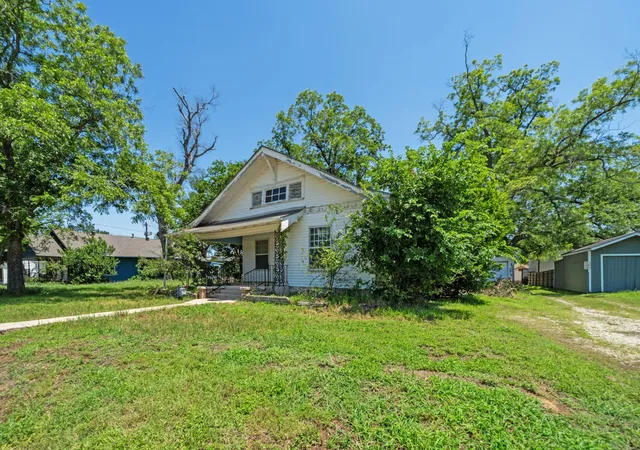 Homes for sale in Rockdale, TX | 619 W Bell Ave, Rockdale, TX 76567 | MLS# 4670925
