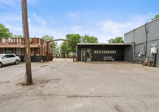 Photo 40 of Single family home for sale at 2202 Santa Rita St, Austin, TX 78702 | MLS# 8096030 | Listing updated on 2026-08-28