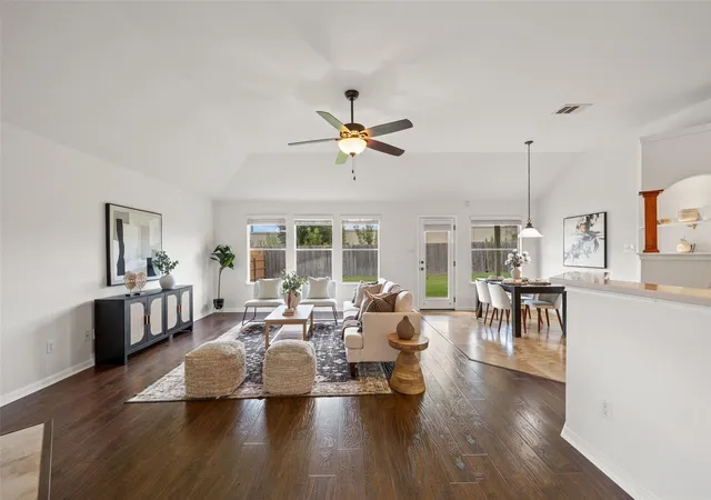 Photo 4 of Single family home for sale at 912 Abbeyglen Castle Dr, Pflugerville, TX 78660 | MLS# 6488088 | Listing updated on 2026-10-08