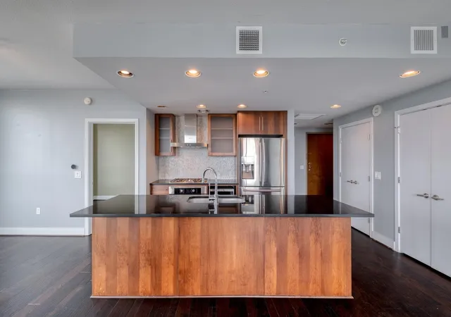 2nd image of 300 Bowie St #1305, Austin, TX 78703 | MLS# 3967060