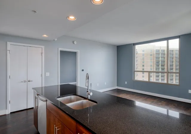 4th image of 300 Bowie St #1305, Austin, TX 78703 | MLS# 3967060