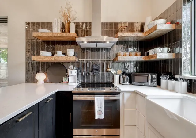 image of 1904 E 16th St #2, Austin, TX 78702 | MLS# 8427828