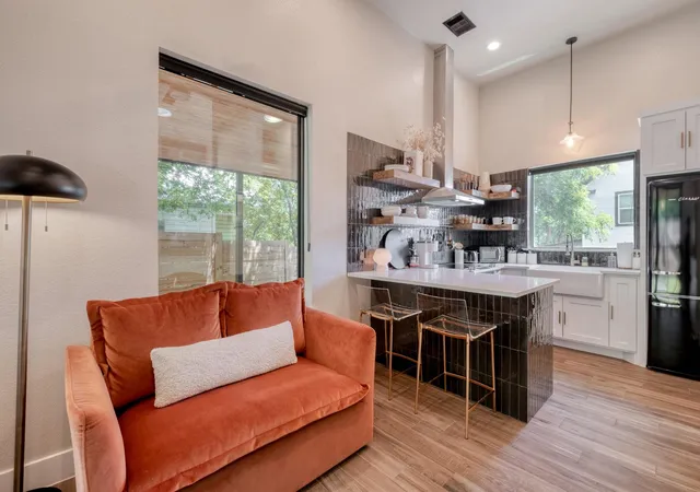 image of 1904 E 16th St #2, Austin, TX 78702 | MLS# 8427828