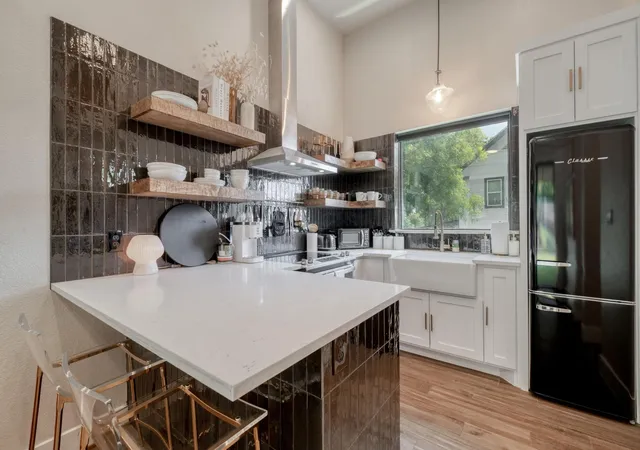 image of 1904 E 16th St #2, Austin, TX 78702 | MLS# 8427828